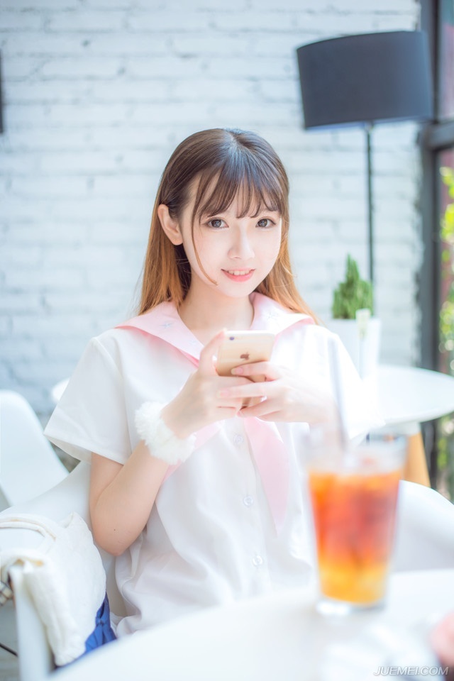 看人挑担不吃力：别人养父母，如何养都是不孝;都做的没自己好。